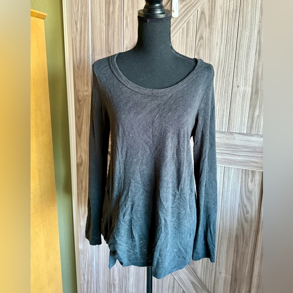 GETADME solid color long sleeved side slit asymmetric knitted top for autumn and winter new women's clothing